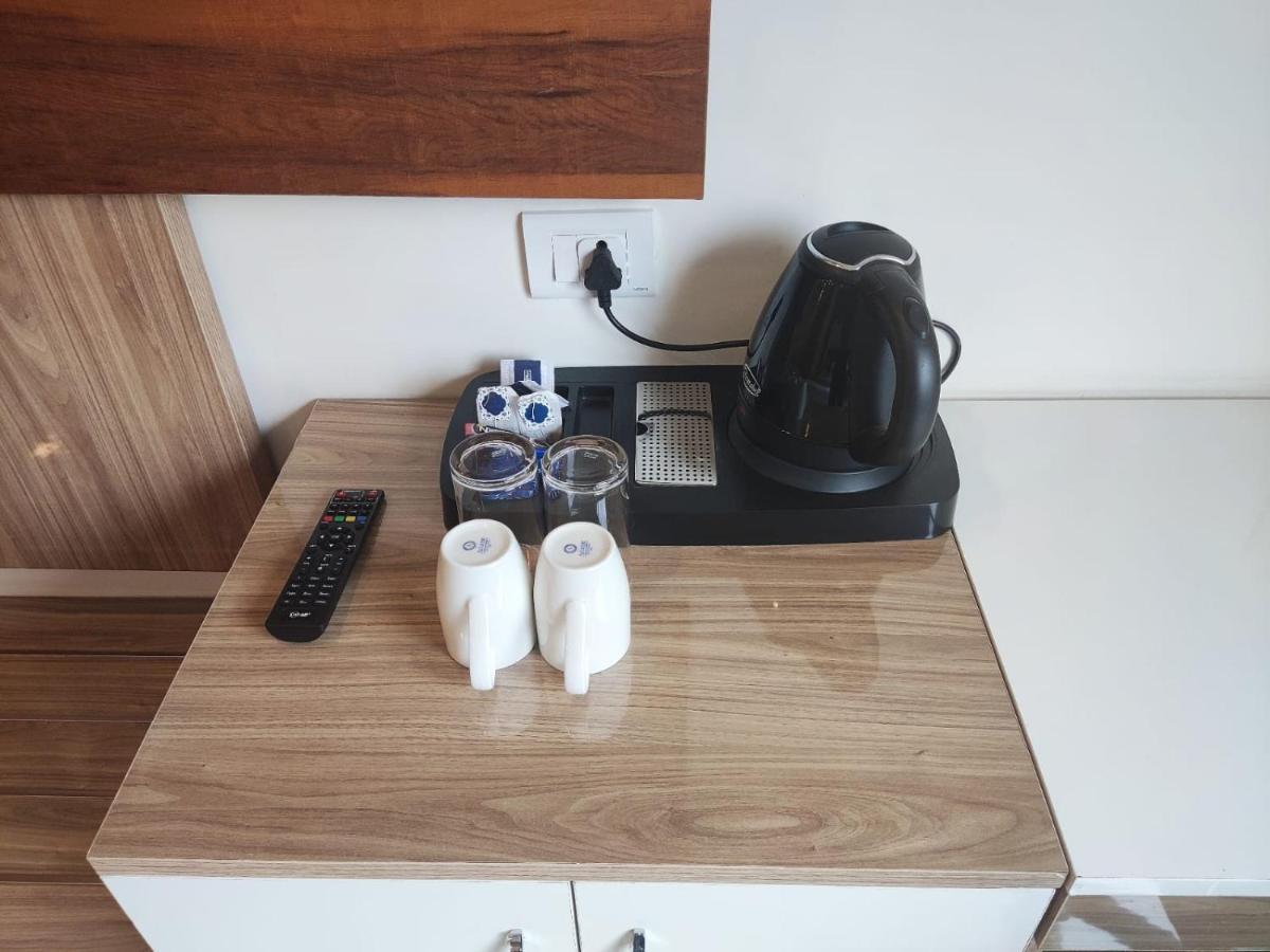 Hotel Xenia Варанаси Экстерьер фото