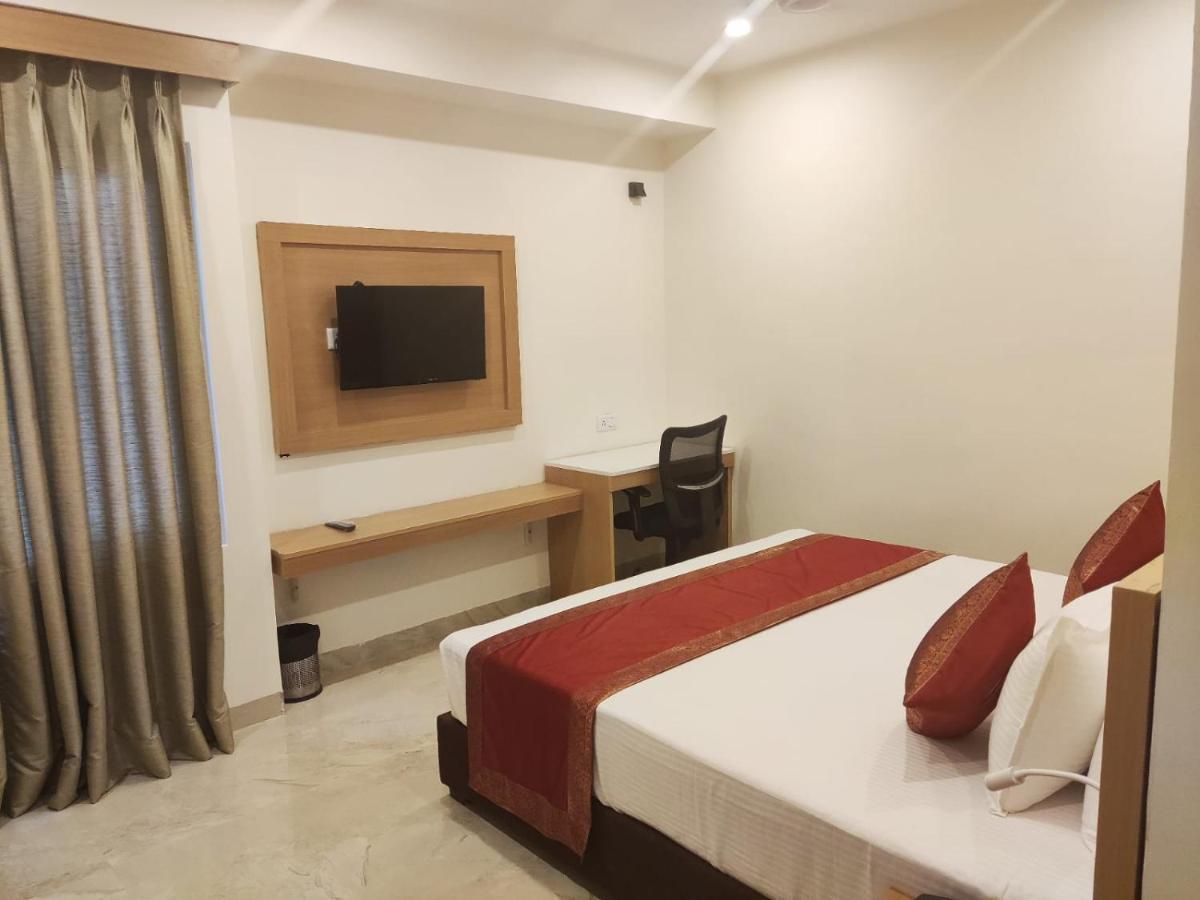 Hotel Xenia Варанаси Экстерьер фото
