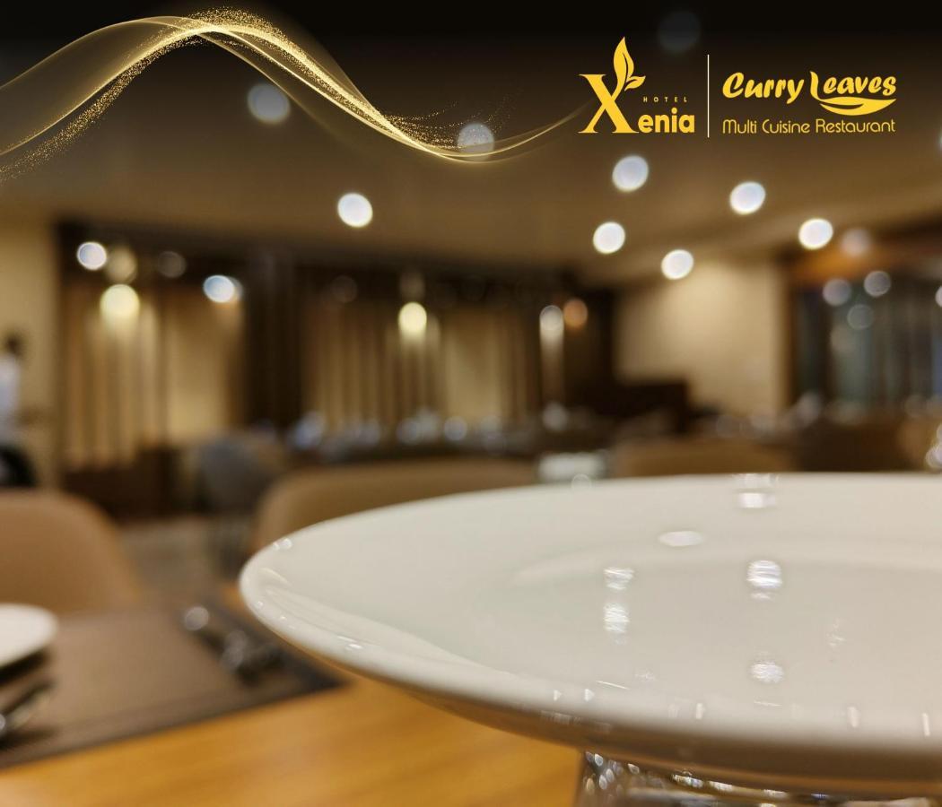 Hotel Xenia Варанаси Экстерьер фото
