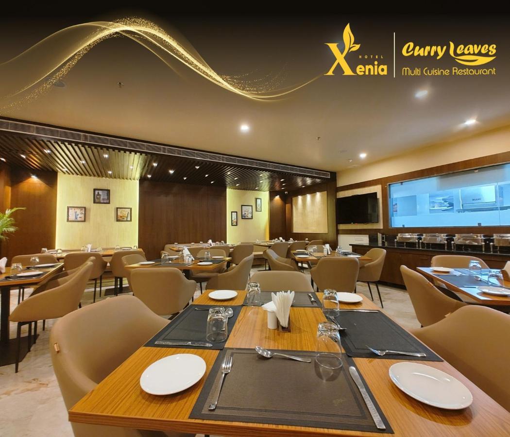 Hotel Xenia Варанаси Экстерьер фото
